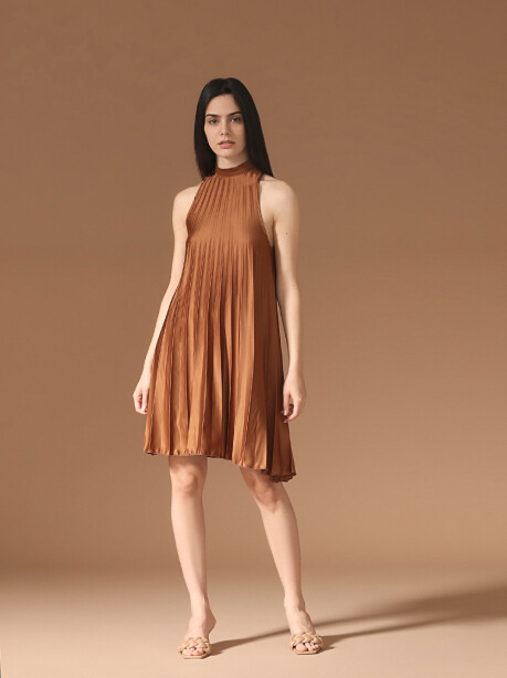 Short pleated dress - 4